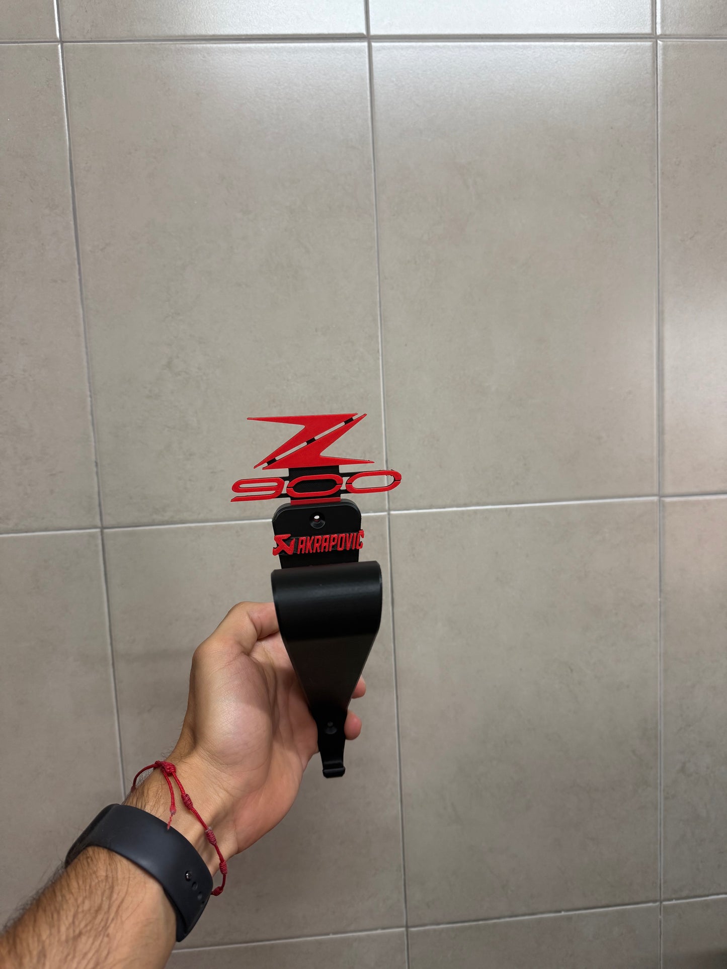 Novedad z900: soporte casco + percha AKRAPOVIC