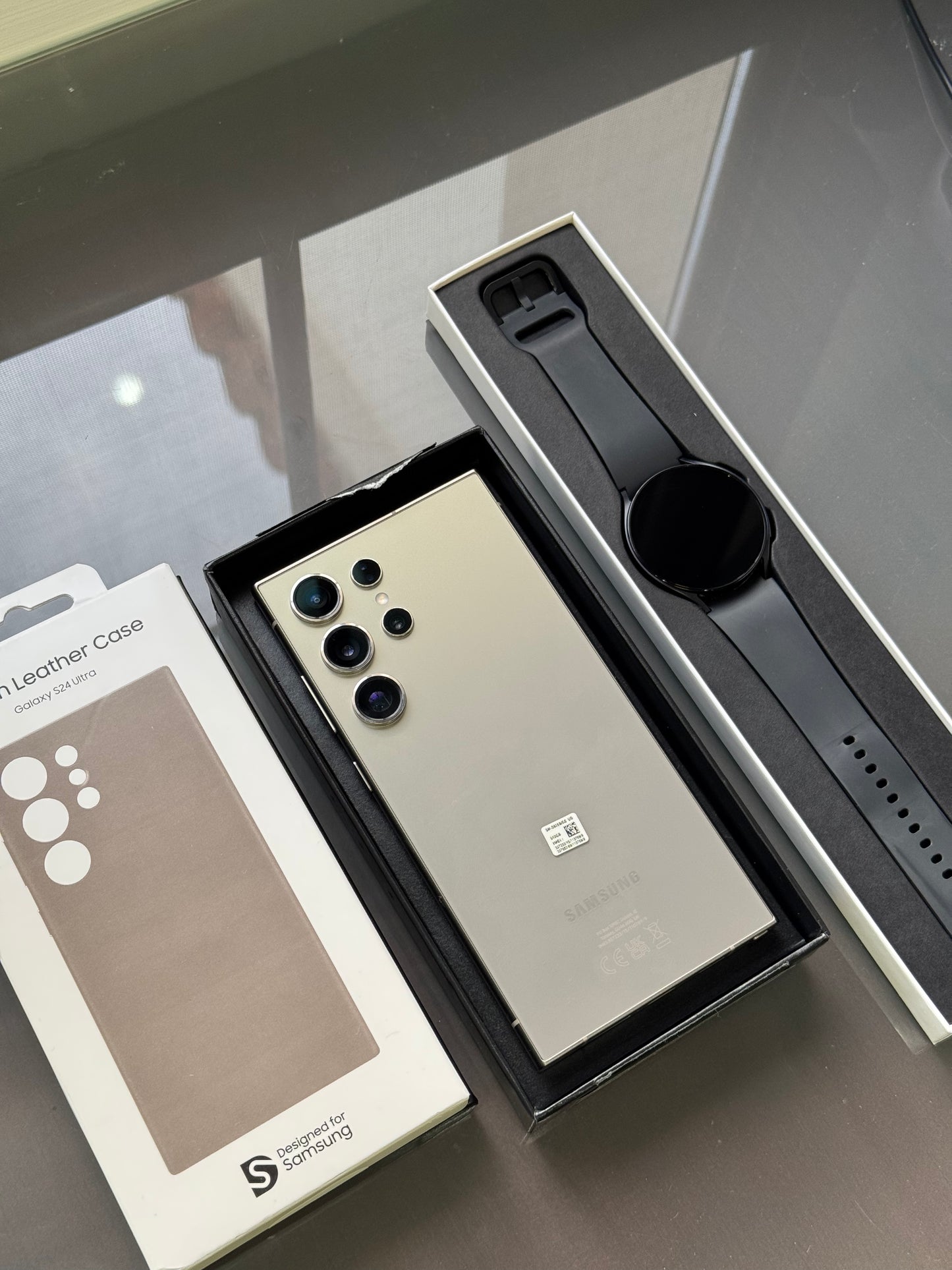Samsung combo: s24ultra + galaxyWatch 6 + leather case
