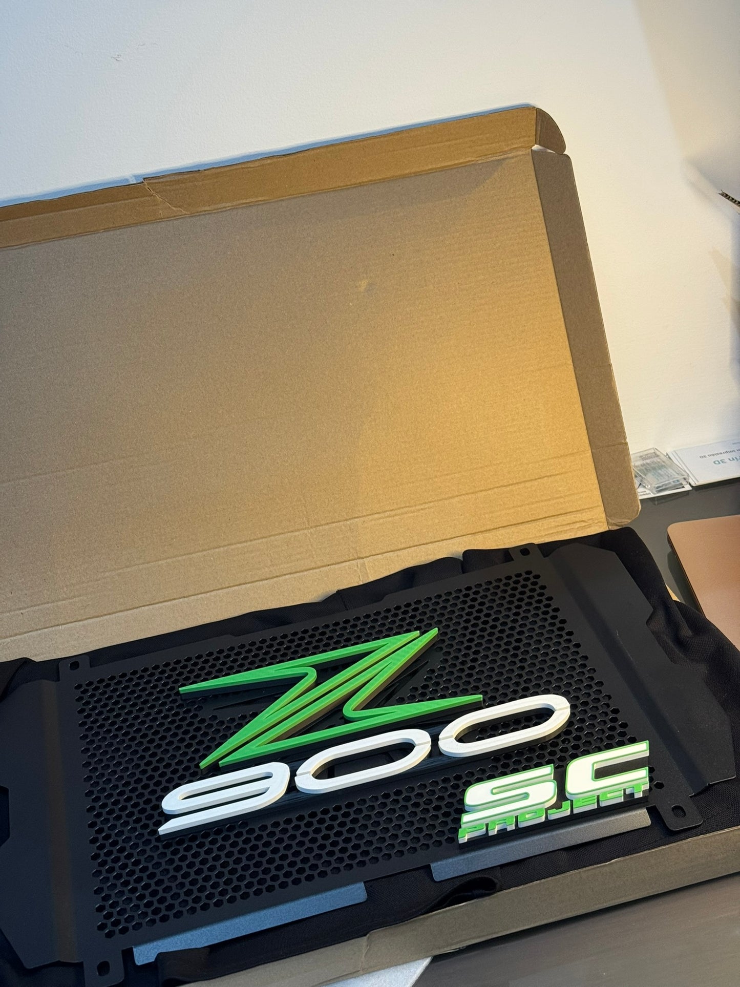 Accesorios z900: Parrilla 3D ranurada SC verde / blanco