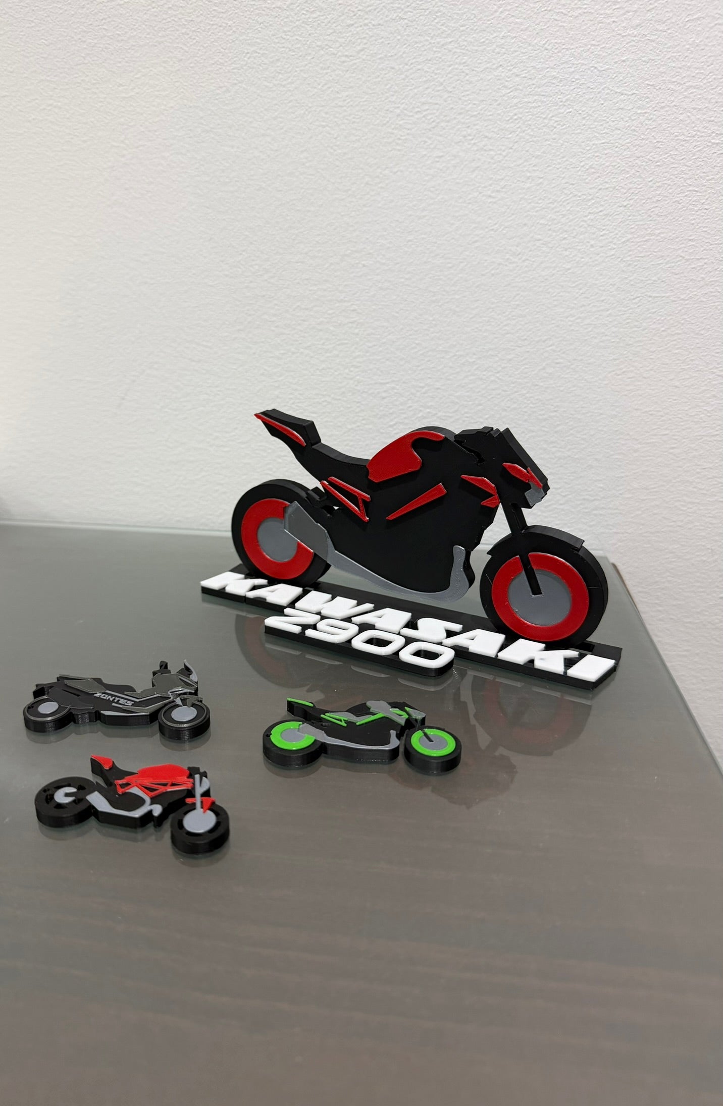 Novedad z900: Tu z900 en formato silueta decorativa + llavero