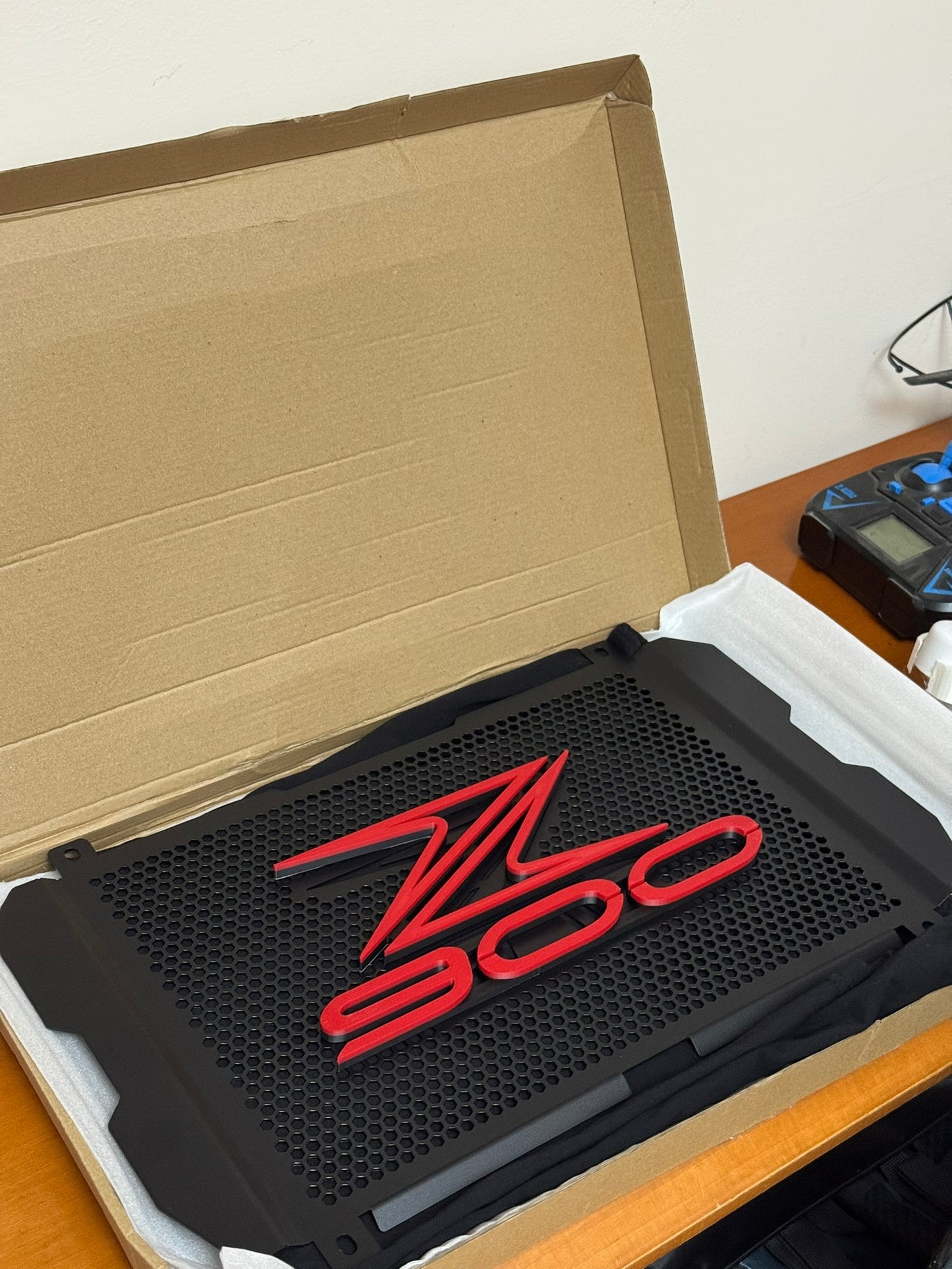 Accesorios z900: Parrilla 3D ranurada Rojo