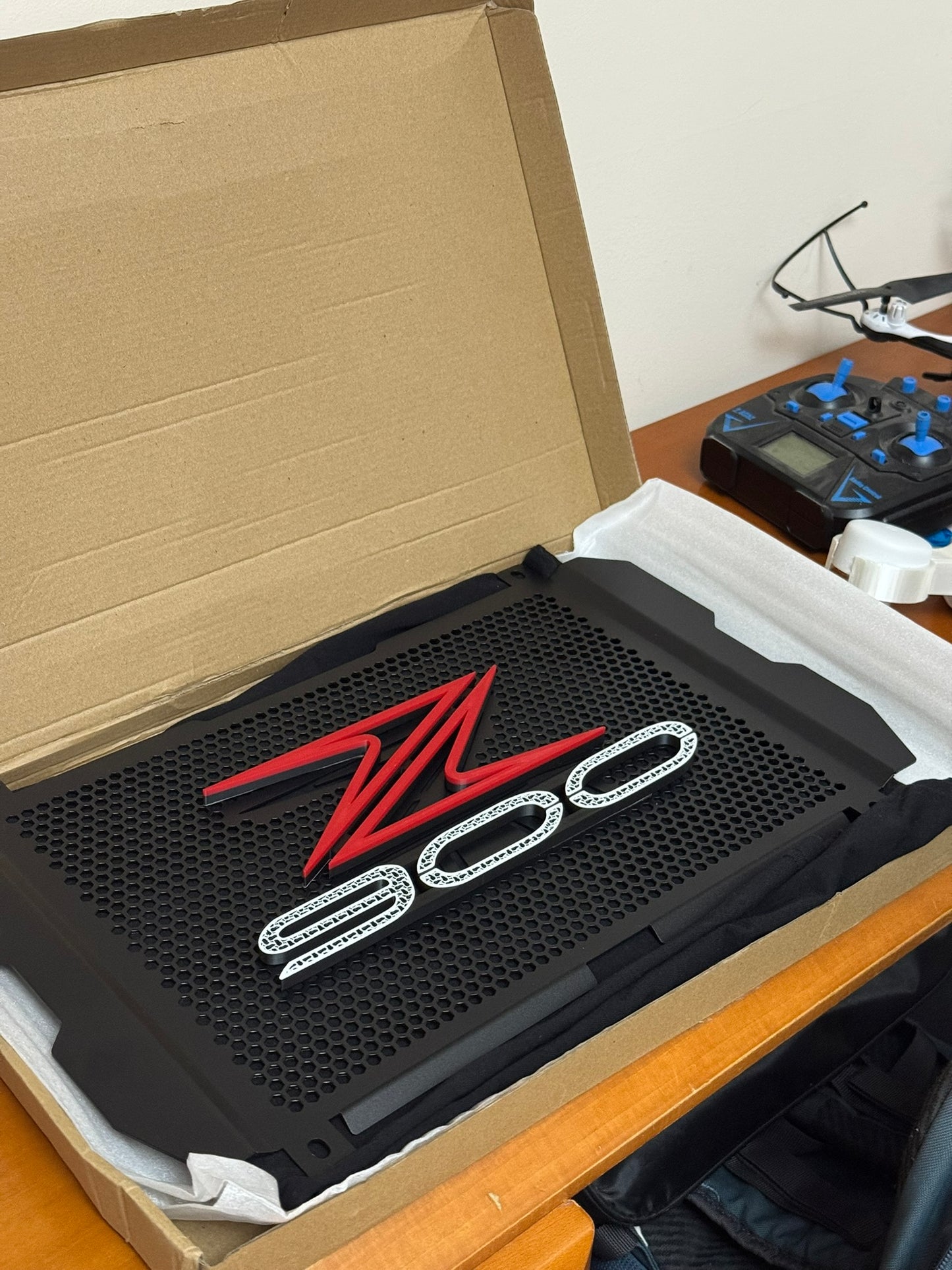 Accesorios z900: Parrilla 3D ranurada Rojo