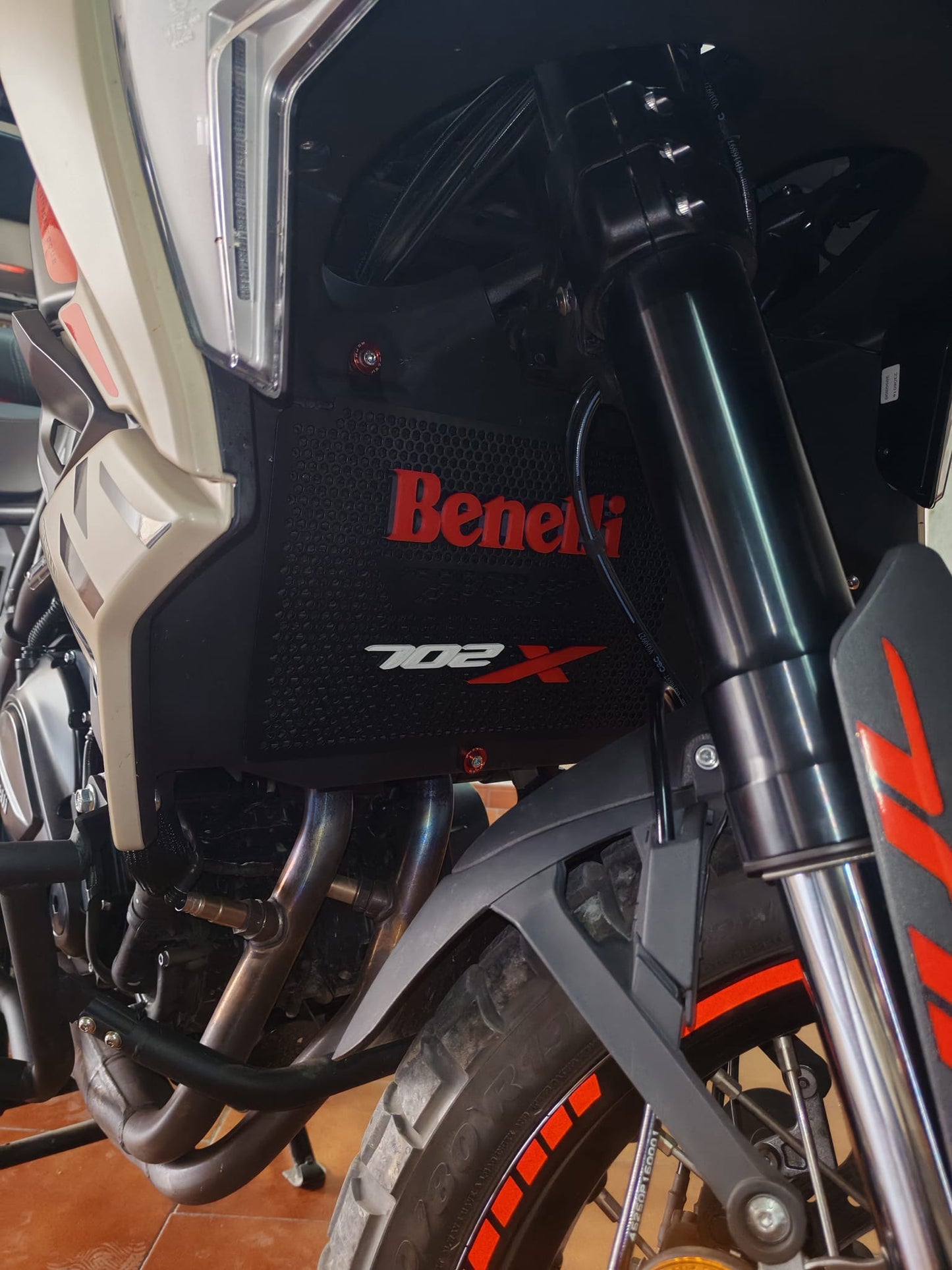 Accesorios Trk 702: Parrilla 3D ranurada Roja