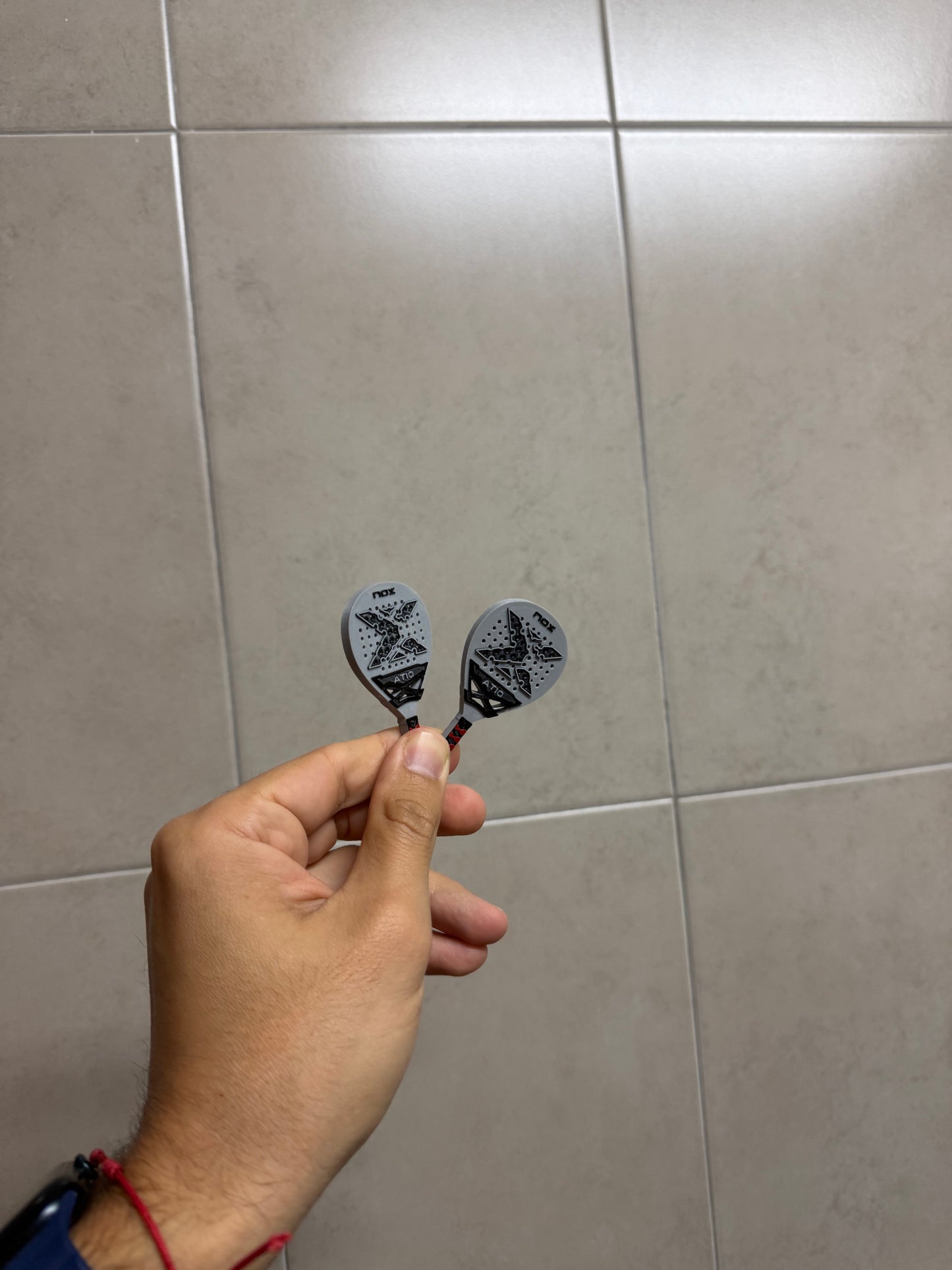 Pádel: llaveros pala NOX AT10 tapia 24