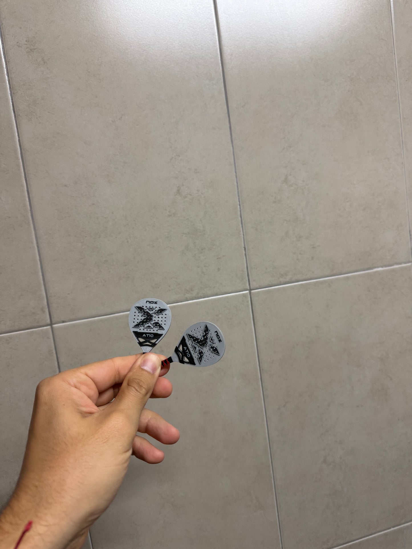 Pádel: llaveros pala NOX AT10 tapia 24