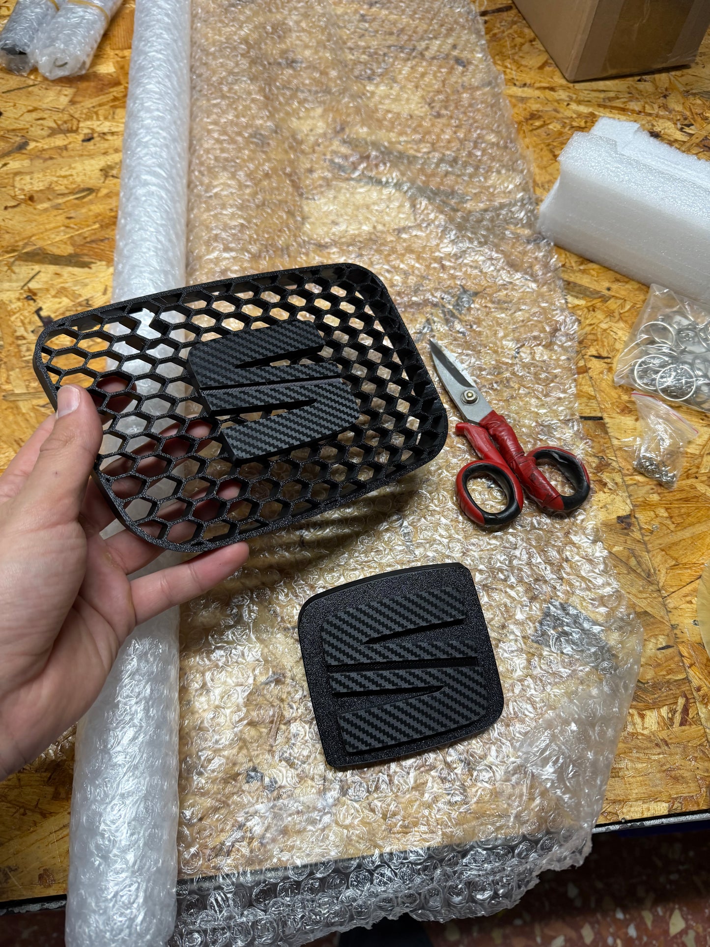 Leon mk1: emblemas con efecto fibra carbono