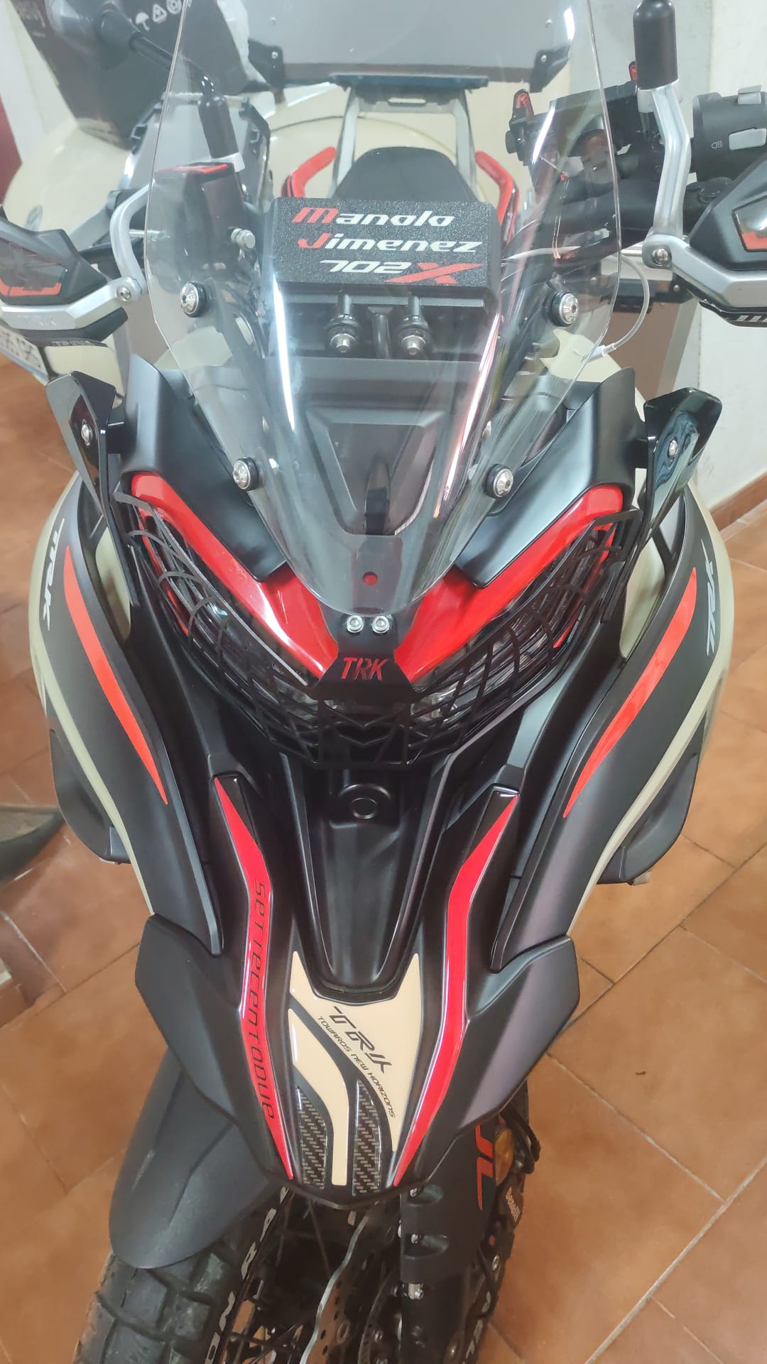 Accesorios Trk 702: Visera logotipada