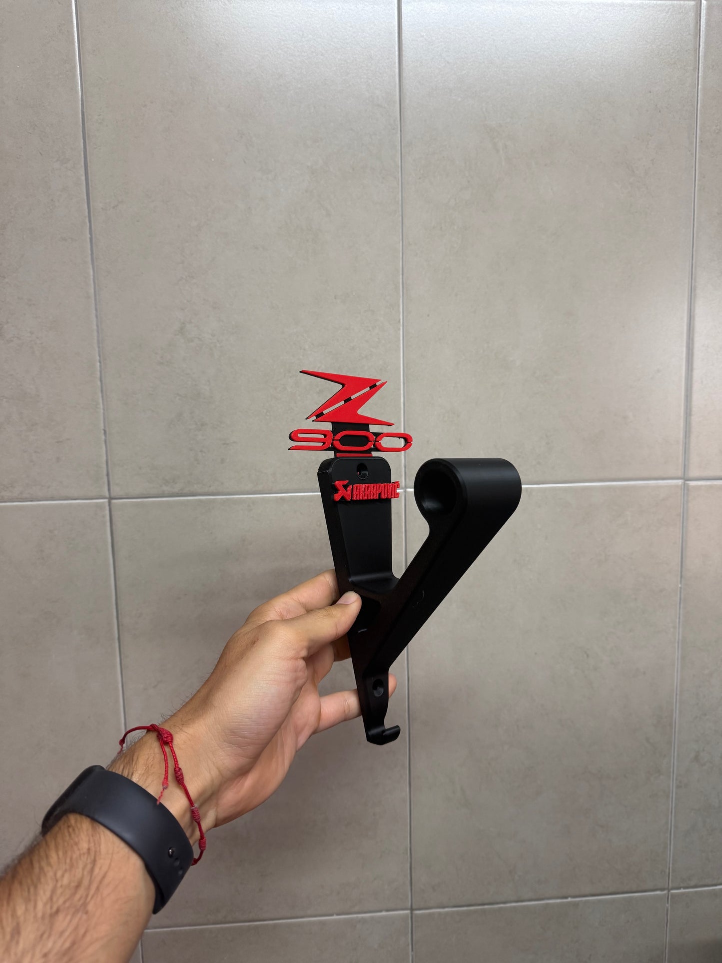 Novedad z900: soporte casco + percha AKRAPOVIC