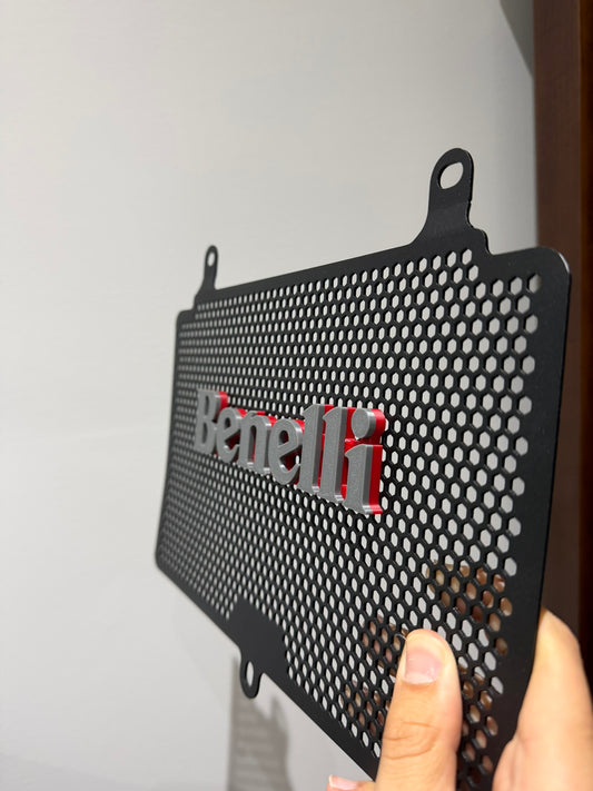 Accesorios Trk 702: Parrilla 3D simple benelli plata