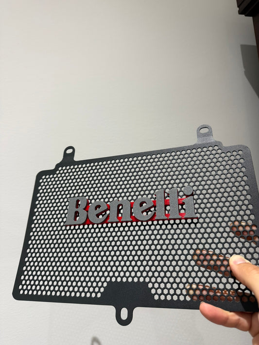 Accesorios Trk 702: Parrilla 3D simple benelli plata