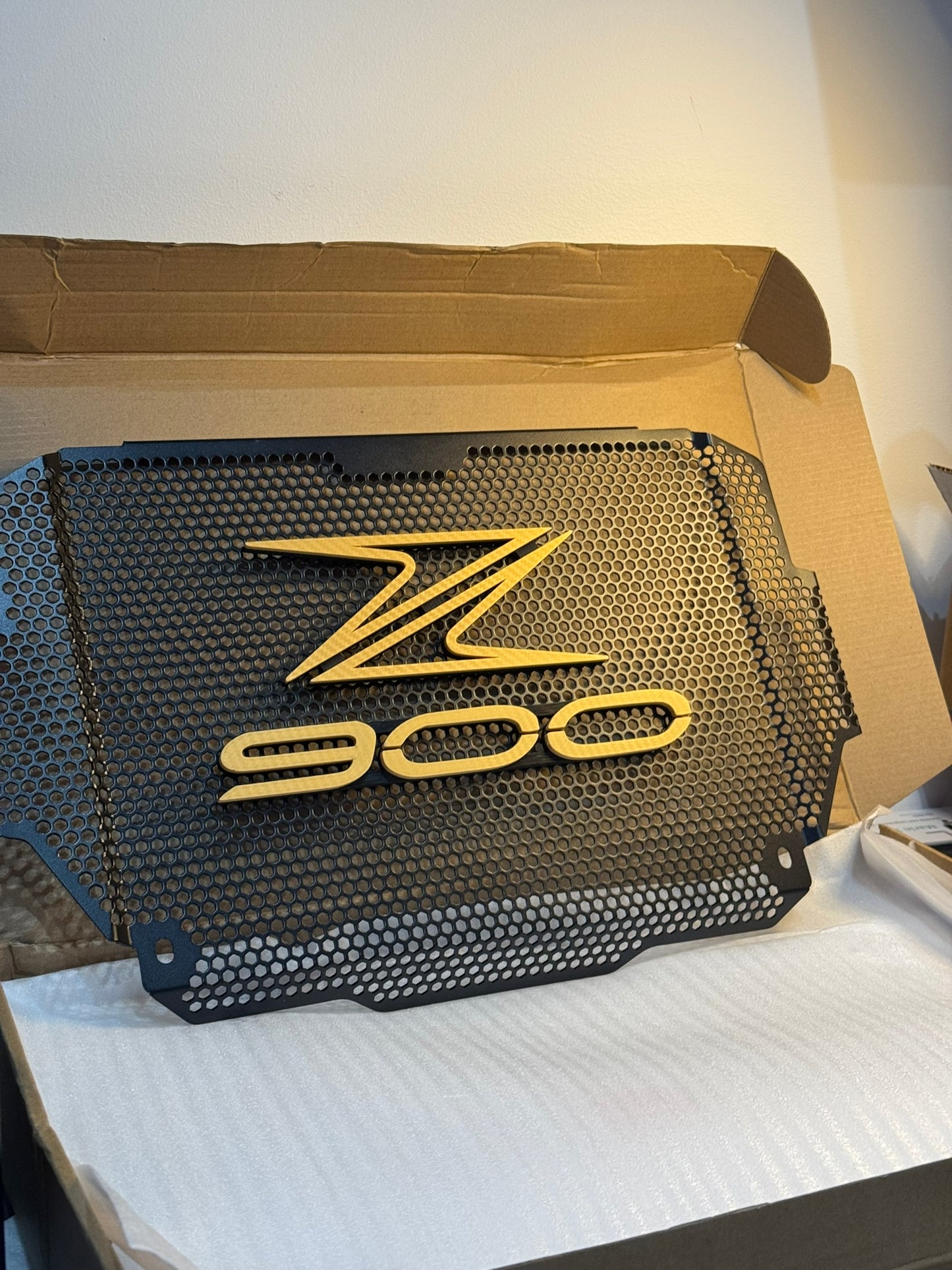 Accesorios z900: Parrilla 3D lisa Dorado