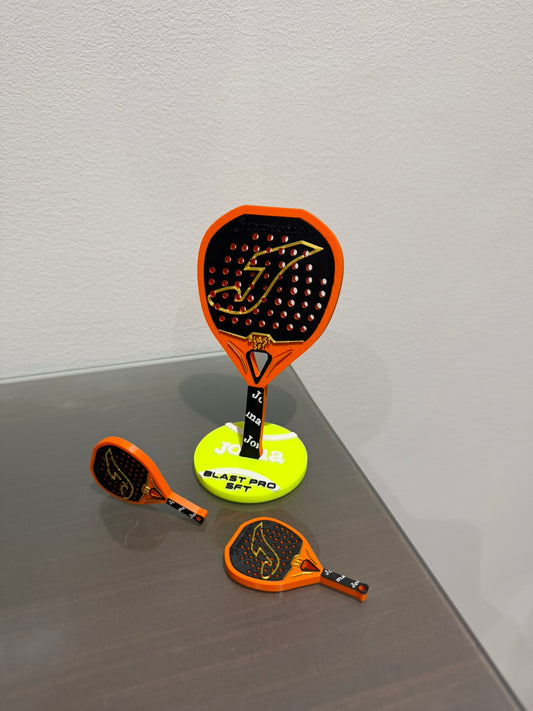 Pádel: Llavero + trofeo JOMA