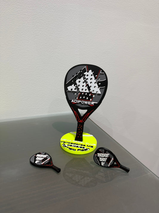 Pádel: Llavero + trofeo adidas